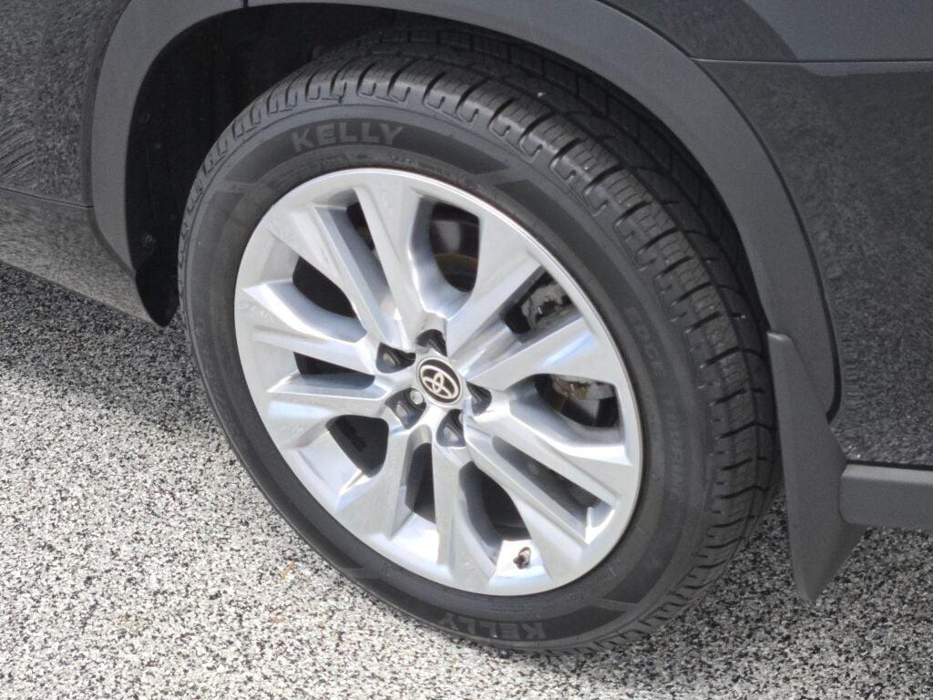 used 2022 Toyota Highlander car, priced at $39,079