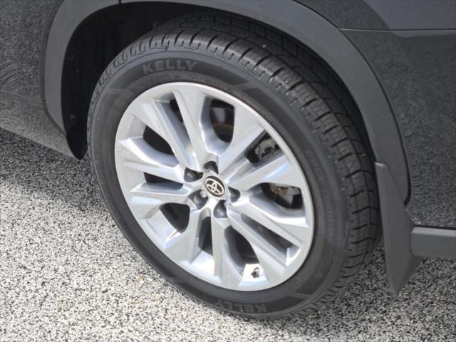 used 2022 Toyota Highlander car, priced at $40,819