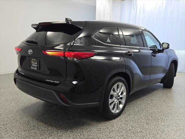 used 2022 Toyota Highlander car, priced at $40,819
