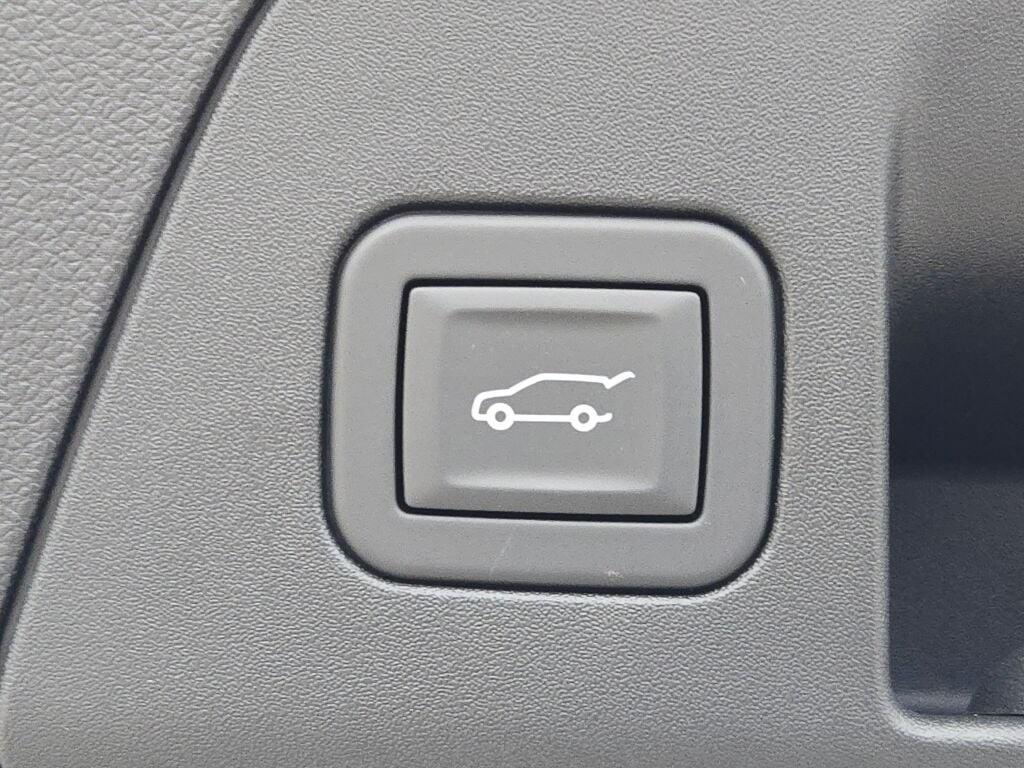 new 2025 Buick Envision car, priced at $39,997