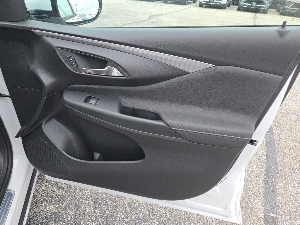 new 2025 Buick Envista car, priced at $28,997