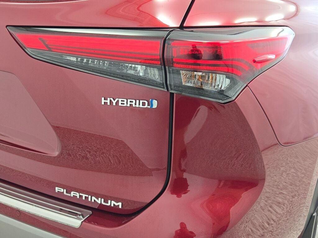 used 2021 Toyota Highlander Hybrid car, priced at $34,394