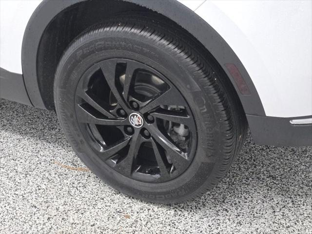 used 2022 Buick Envision car, priced at $27,055