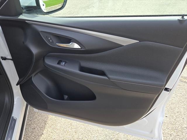 new 2025 Buick Envista car, priced at $29,997