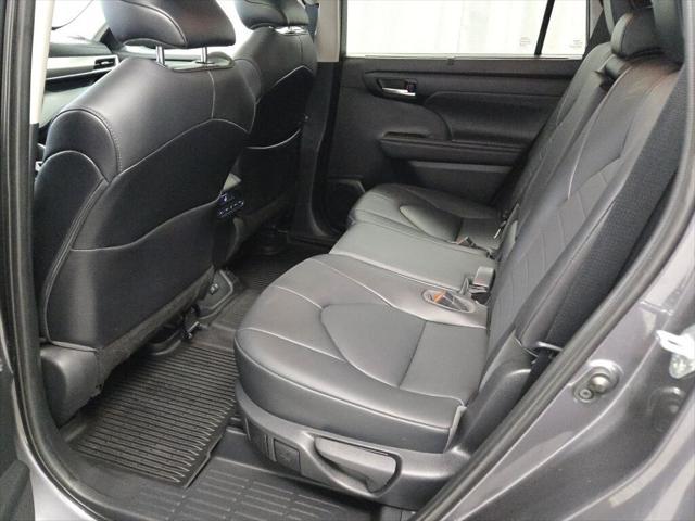 used 2021 Toyota Highlander car, priced at $33,653