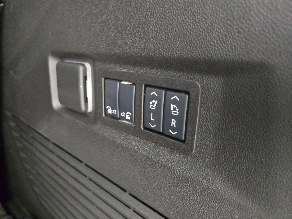 used 2025 GMC Yukon car, priced at $76,998