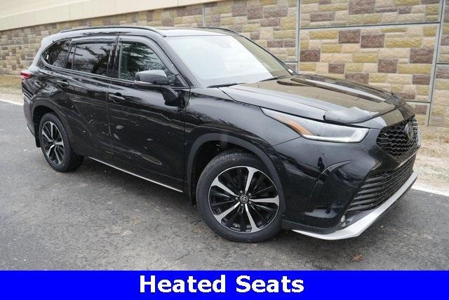 used 2022 Toyota Highlander car, priced at $35,092