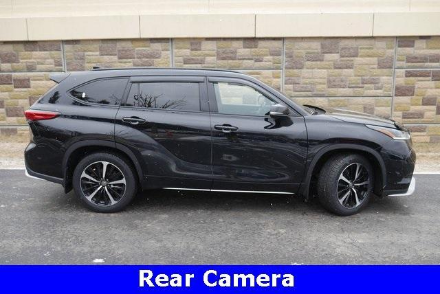 used 2022 Toyota Highlander car, priced at $35,092