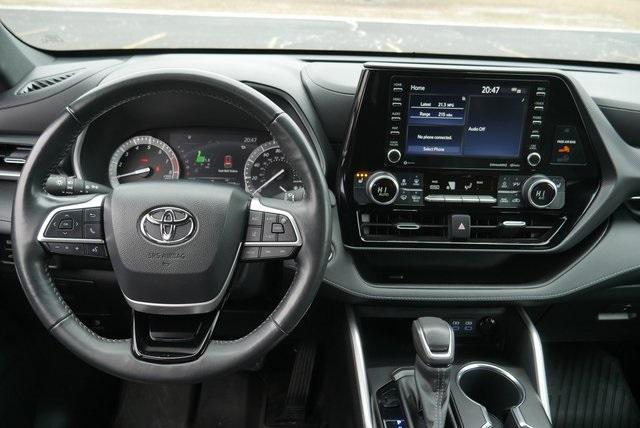 used 2022 Toyota Highlander car, priced at $35,092