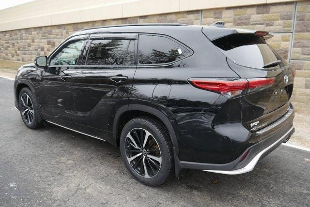 used 2022 Toyota Highlander car, priced at $35,092