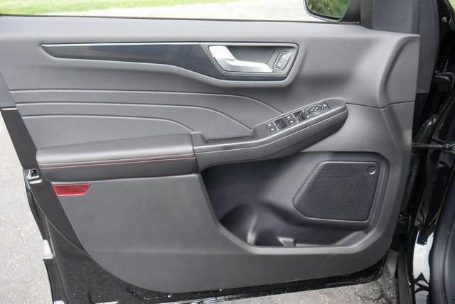 new 2025 Ford Escape car, priced at $33,189