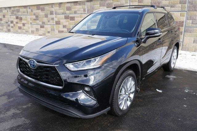 used 2022 Toyota Highlander Hybrid car, priced at $41,305