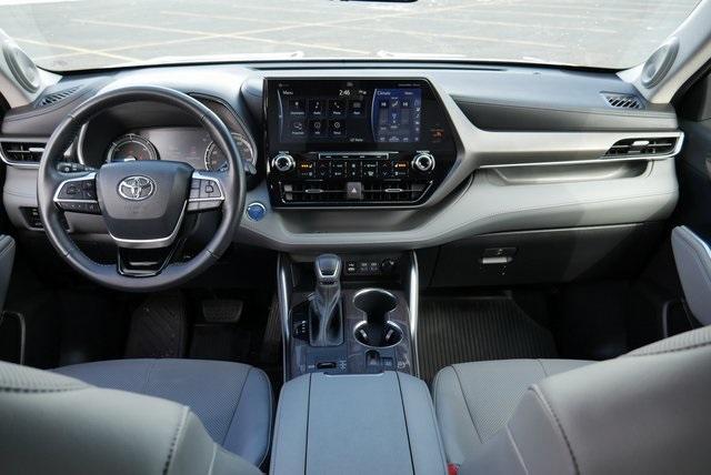 used 2022 Toyota Highlander Hybrid car, priced at $41,305