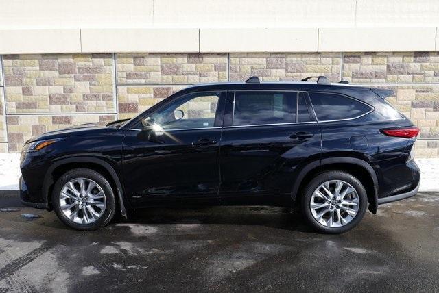 used 2022 Toyota Highlander Hybrid car, priced at $41,305