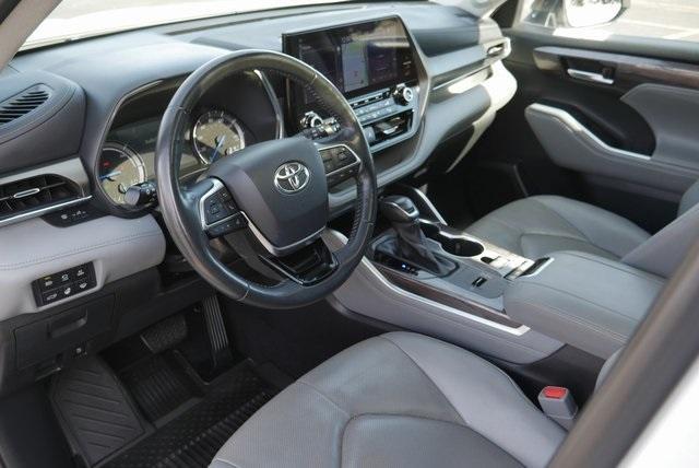 used 2021 Toyota Highlander Hybrid car, priced at $33,927