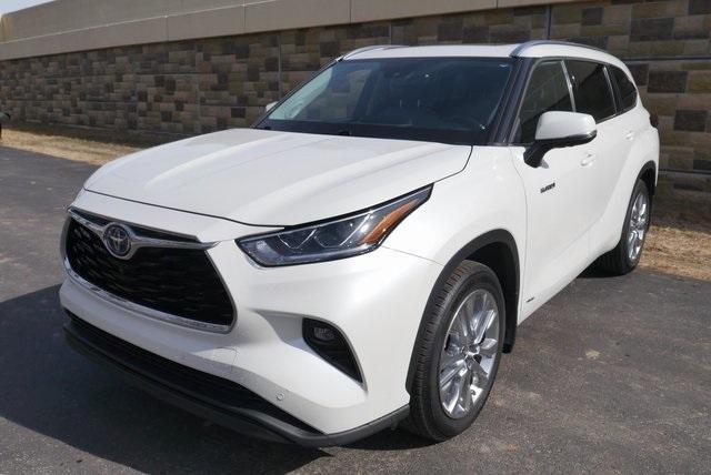 used 2021 Toyota Highlander Hybrid car, priced at $33,927