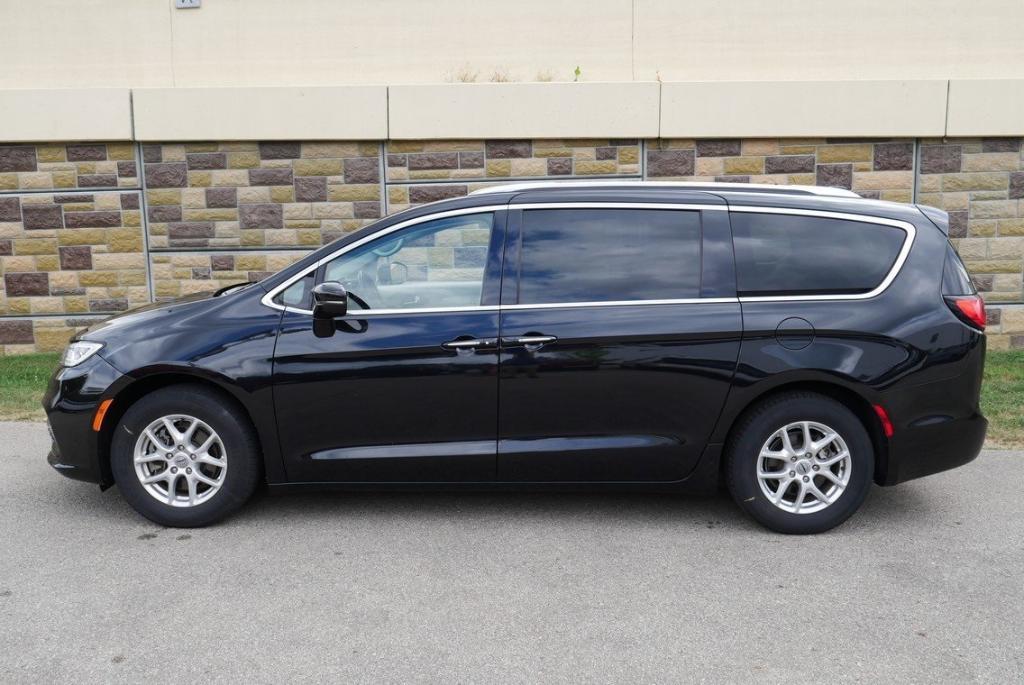 used 2021 Chrysler Pacifica car, priced at $17,225