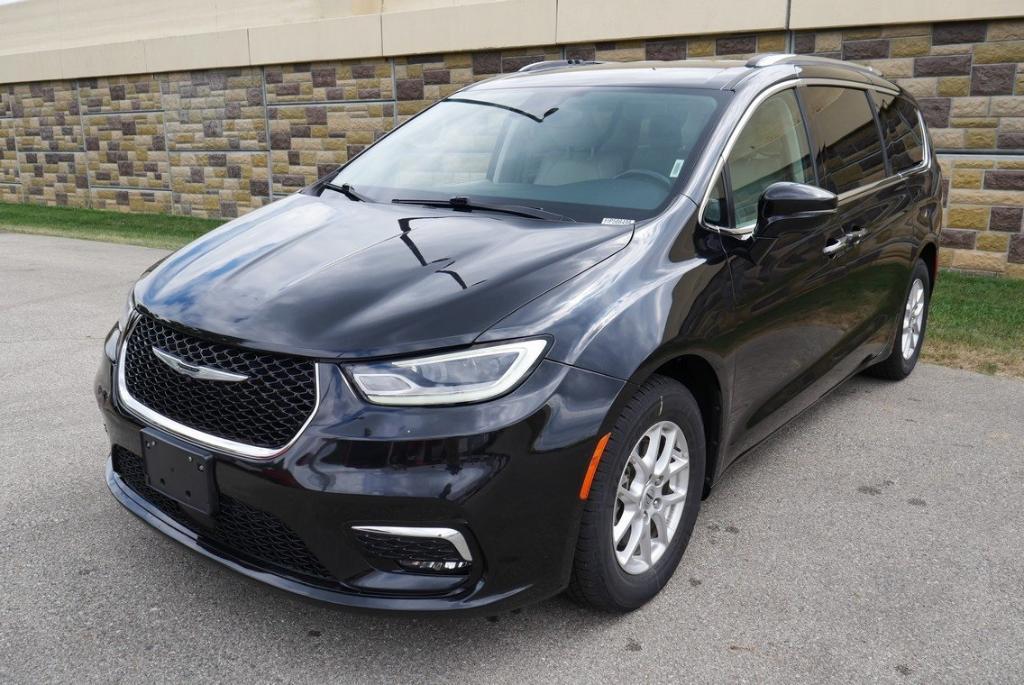 used 2021 Chrysler Pacifica car, priced at $17,225