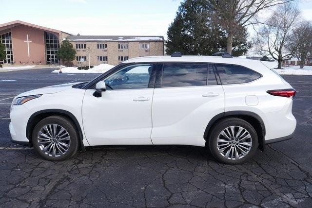 used 2022 Toyota Highlander car, priced at $39,935