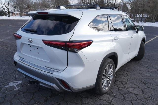 used 2022 Toyota Highlander car, priced at $39,935