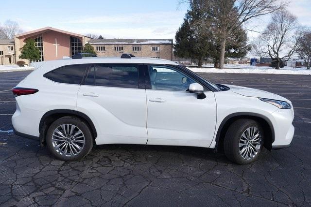 used 2022 Toyota Highlander car, priced at $39,935