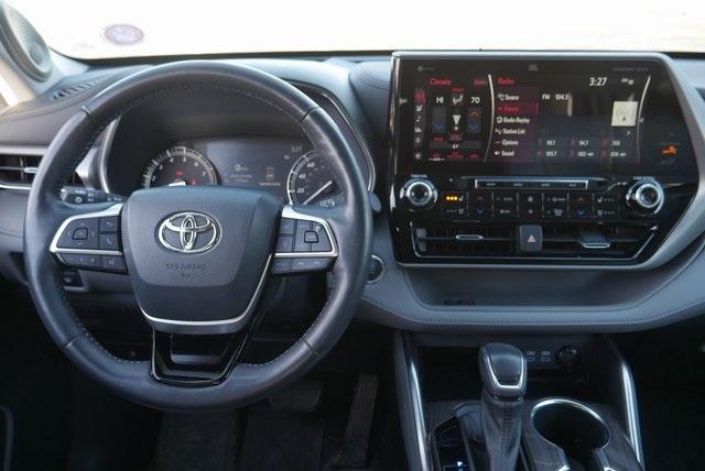 used 2022 Toyota Highlander car, priced at $39,935