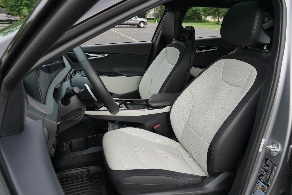 used 2023 Kia EV6 car, priced at $31,318