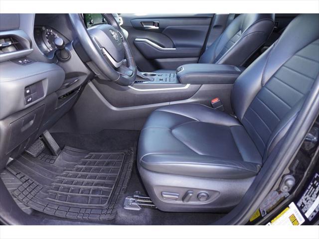 used 2022 Toyota Highlander car, priced at $33,424