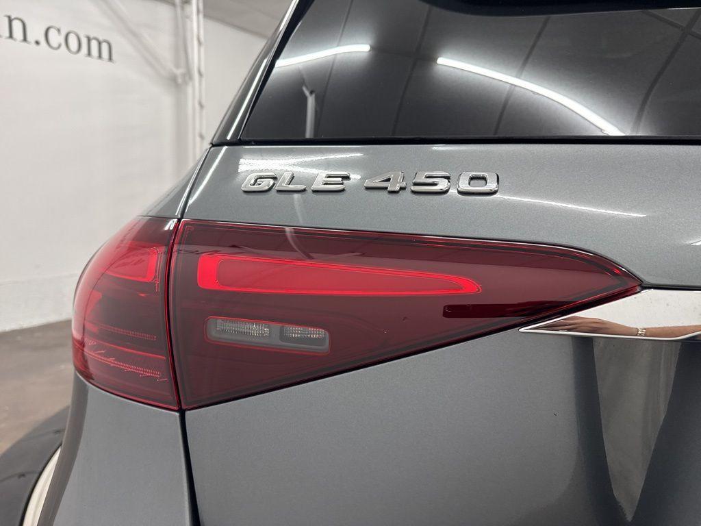 new 2025 Mercedes-Benz GLE 450 car, priced at $86,415