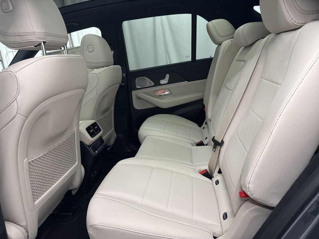 new 2025 Mercedes-Benz GLE 450 car, priced at $86,415