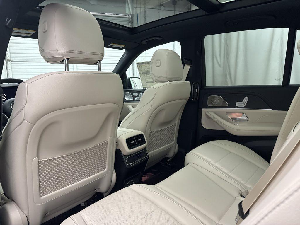 new 2025 Mercedes-Benz GLE 450 car, priced at $86,415