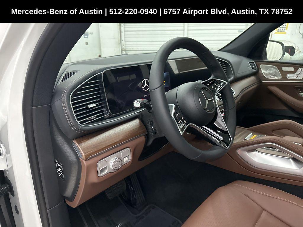 new 2025 Mercedes-Benz GLS 450 car, priced at $92,705