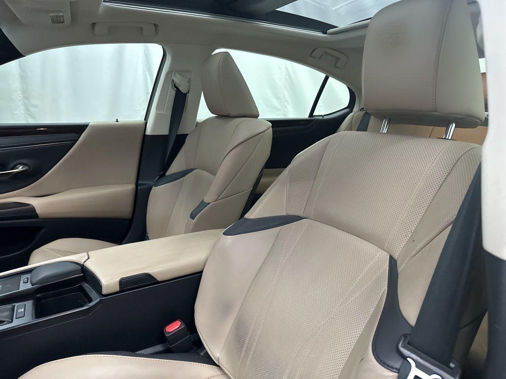 used 2019 Lexus ES 350 car, priced at $28,900