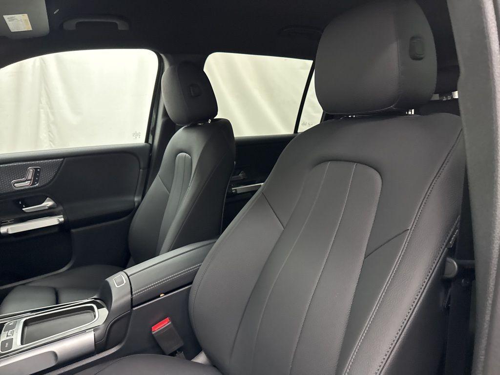 new 2025 Mercedes-Benz GLB 250 car, priced at $44,550