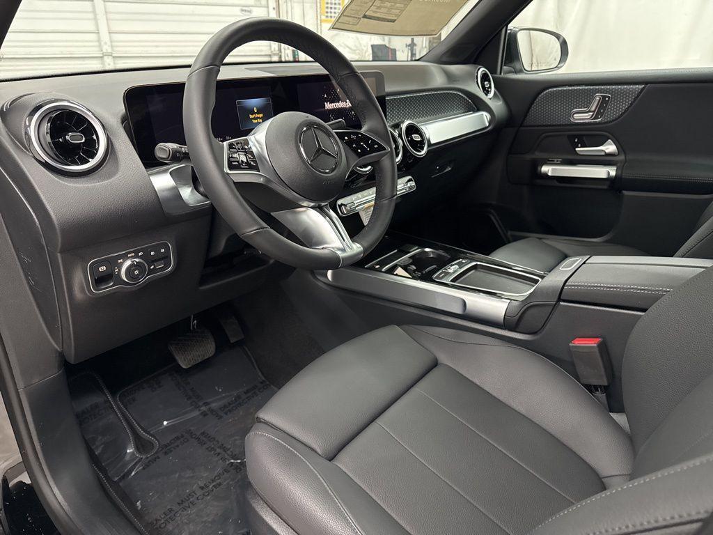 new 2025 Mercedes-Benz GLB 250 car, priced at $44,550