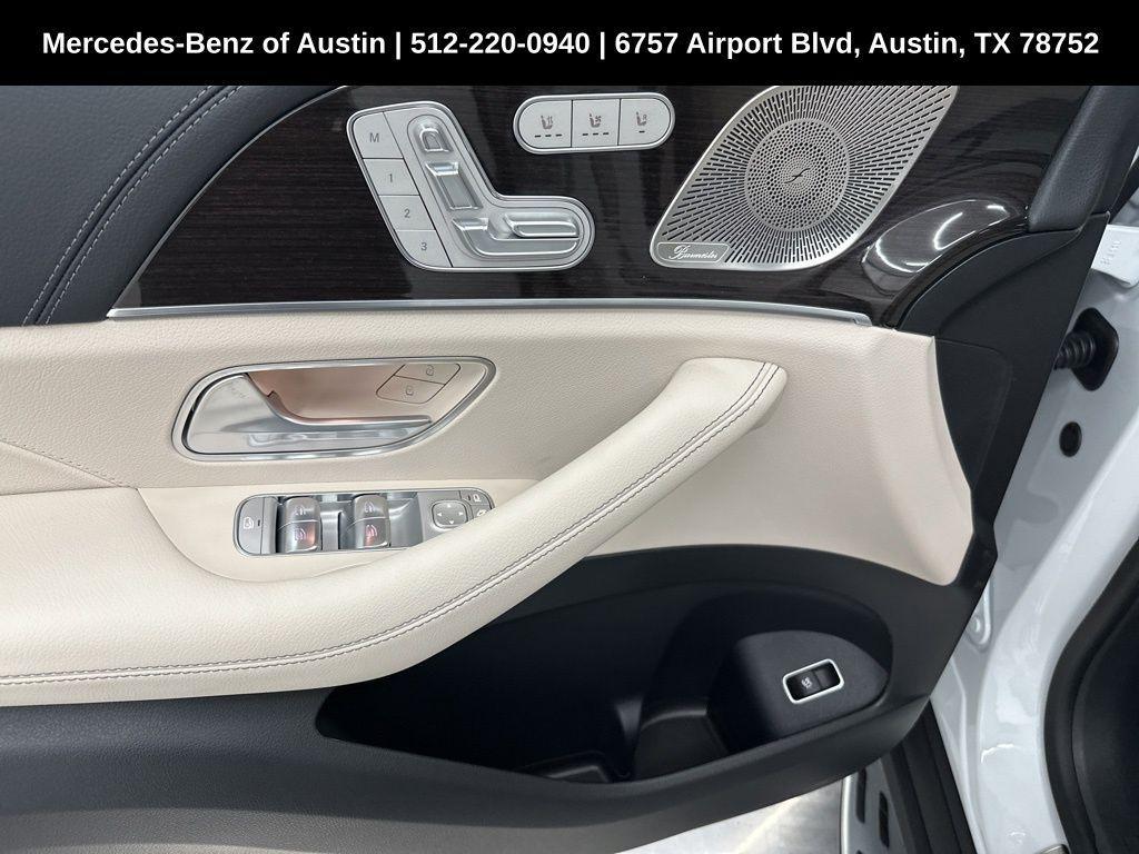new 2025 Mercedes-Benz GLS 580 car, priced at $123,510