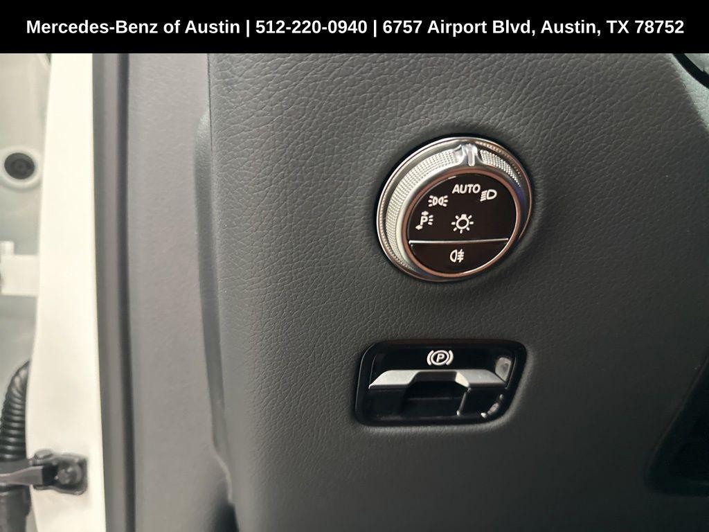 new 2025 Mercedes-Benz GLC 300 car, priced at $61,610