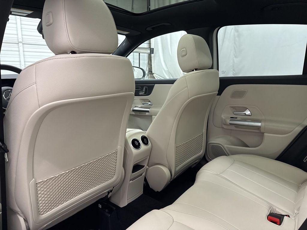 new 2026 Mercedes-Benz GLA 250 car, priced at $48,350