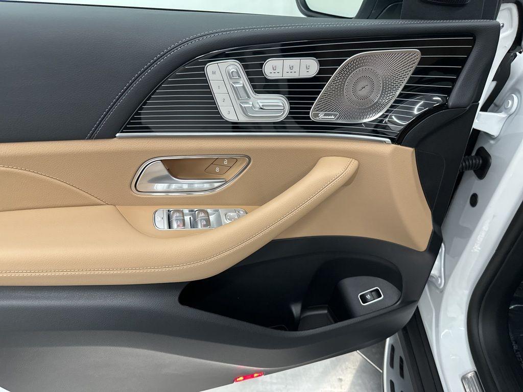 new 2026 Mercedes-Benz GLS 580 car, priced at $130,255