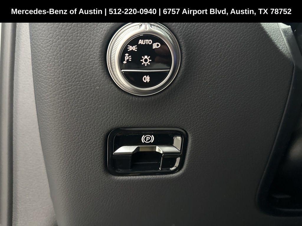 new 2025 Mercedes-Benz GLC 300 car, priced at $61,400