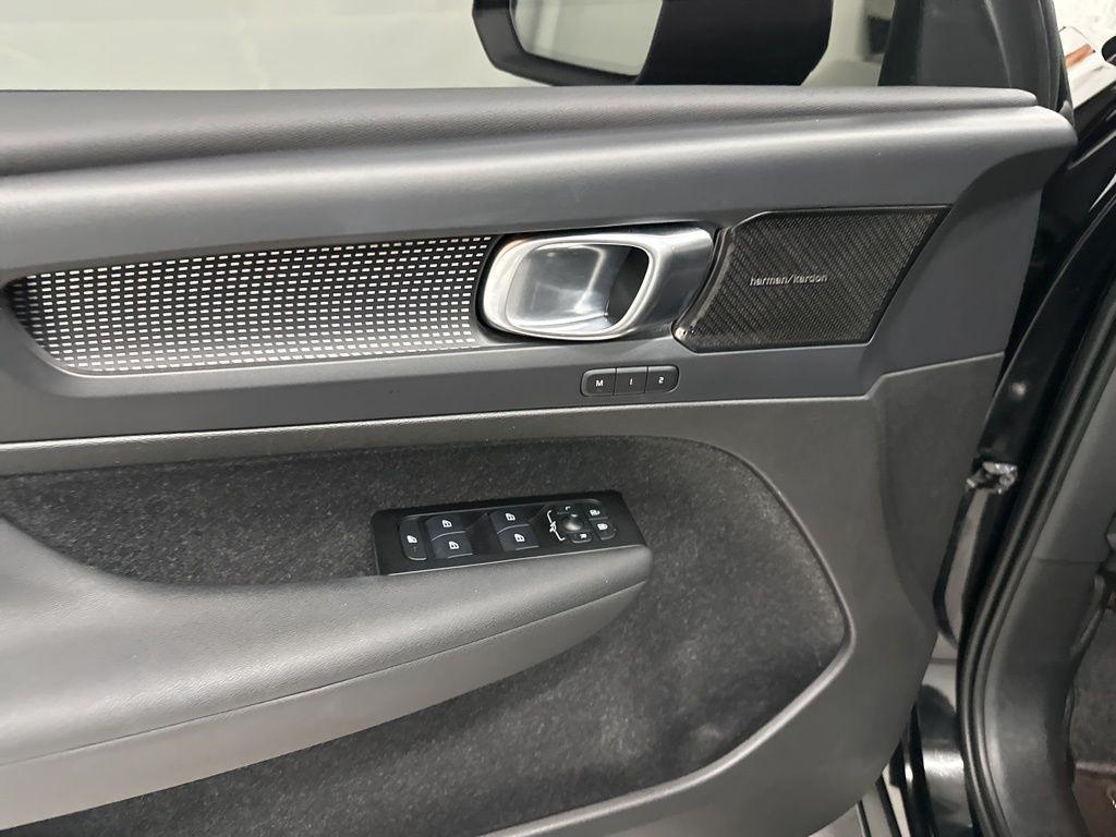 used 2022 Volvo XC40 car, priced at $25,500