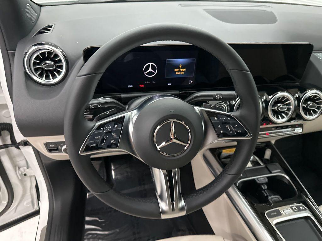 new 2025 Mercedes-Benz GLA 250 car, priced at $46,195