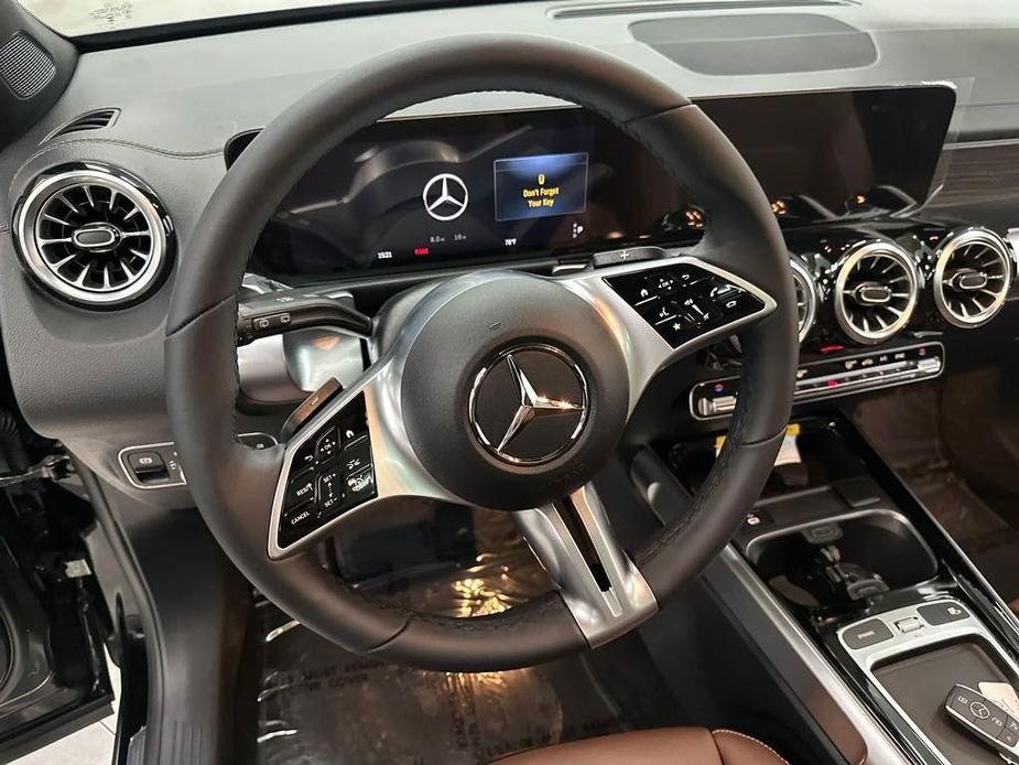 new 2025 Mercedes-Benz GLB 250 car, priced at $53,085