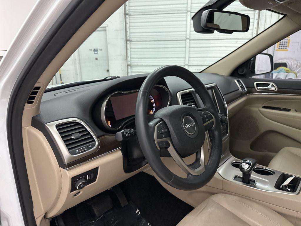 used 2015 Jeep Grand Cherokee car, priced at $13,900