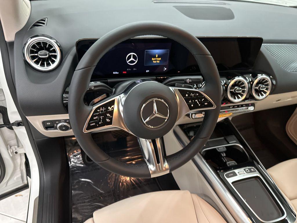 new 2025 Mercedes-Benz GLA 250 car, priced at $44,845