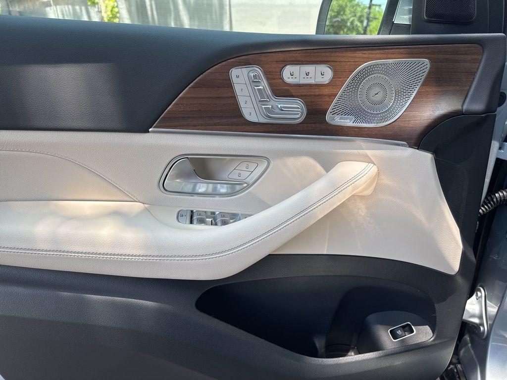 new 2025 Mercedes-Benz GLE 350 car, priced at $68,370