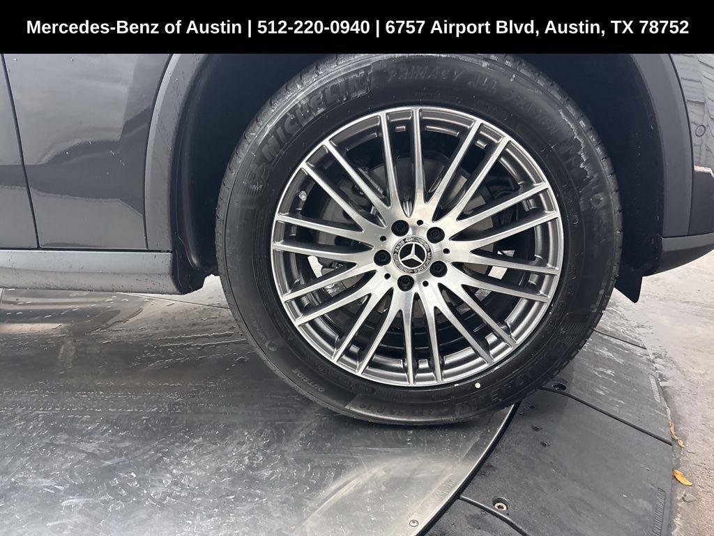 new 2025 Mercedes-Benz GLC 300 car, priced at $59,800