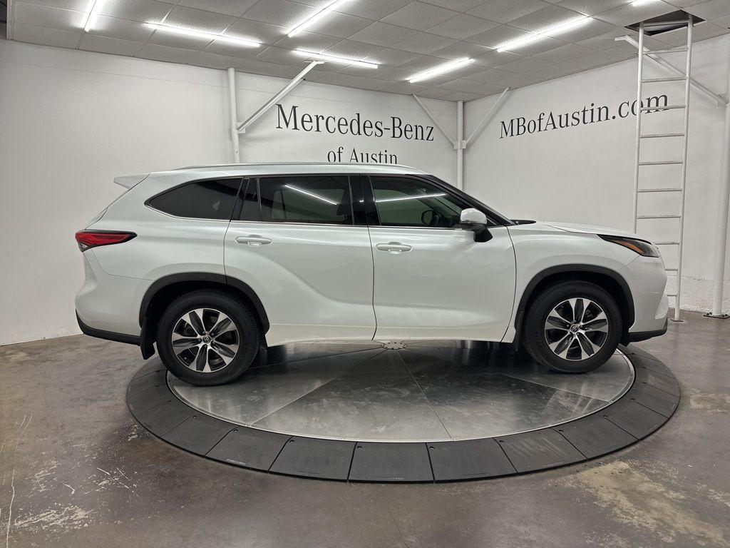 used 2022 Toyota Highlander car, priced at $33,900