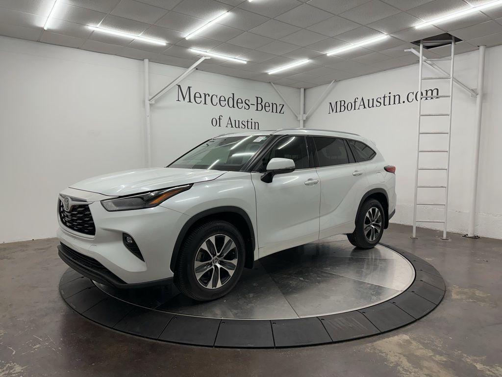 used 2022 Toyota Highlander car, priced at $33,900