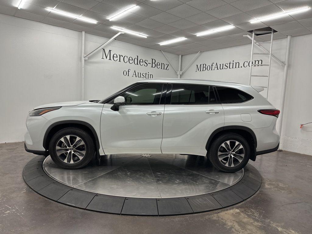 used 2022 Toyota Highlander car, priced at $33,900